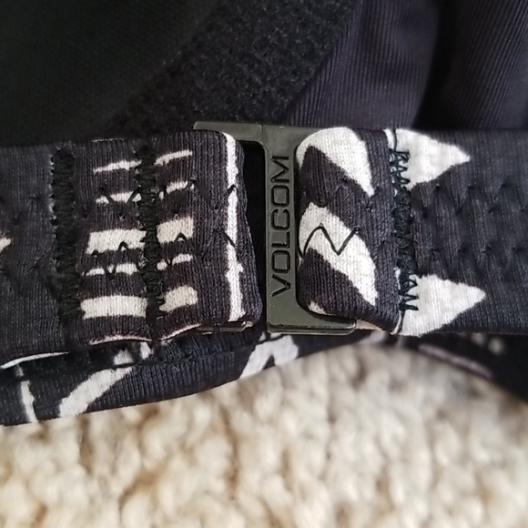 NWT! Volcom Size S Black Multi Color Bikini Top - Picture 3 of 6